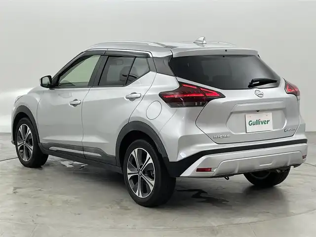 日産 キックス X ツートーンインテリアED 福岡県 2020(令2)年 3.1万km ブリリアントシルバー 純正ナビ（フルセグＴＶ）　/バックカメラ　/ＥＴＣ　/ドラレコ　/ＡＣＣ　/プロパイロット　/コーナーセンサー　/衝突軽減ブレーキ　/横滑り防止装置　/ステアリングヒーター　/シートヒーター　/純正１７インチＡＷ　/ＬＥＤ