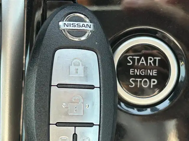 日産 セレナ ハイウェイスター Vセレクション 兵庫県 2017(平29)年 6.9万km ダイヤモンドブラック 社外アルパイン11インチナビ/アラウンドビューモニター/両側パワースライドドア/クルーズコントロール/CD／DVD/Bluetoothオーディオ/ビルトインETC/後席エアコン/パーキングアシスト/LEDヘッドライト/USB端子/純正アルミホイール/スマートキー