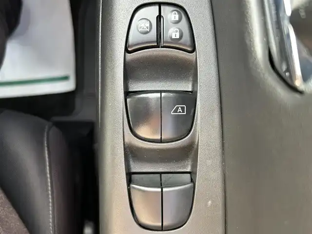 日産 セレナ ハイウェイスター Vセレクション 兵庫県 2017(平29)年 6.9万km ダイヤモンドブラック 社外アルパイン11インチナビ/アラウンドビューモニター/両側パワースライドドア/クルーズコントロール/CD／DVD/Bluetoothオーディオ/ビルトインETC/後席エアコン/パーキングアシスト/LEDヘッドライト/USB端子/純正アルミホイール/スマートキー