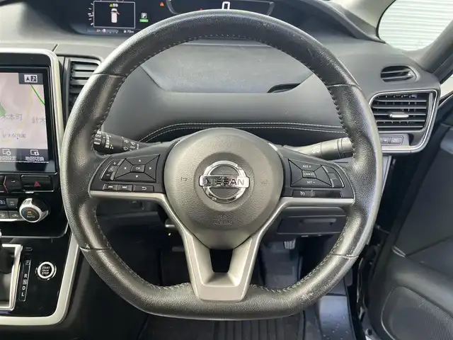 日産 セレナ ハイウェイスター Vセレクション 高知県 2017(平29)年 6.9万km ダイヤモンドブラック 純正11インチナビ/ETC/Bluetooth接続/全方位カメラ/フロアマット/純正16インチアルミホイール/両側パワースライドドア/クルーズコントロール/コーナーセンサー/カーテンエアバッグ/オートLEDヘッドライト/横滑り防止装置/盗難防止装置/運転席＋助手席エアバッグ