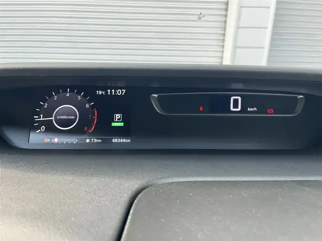 日産 セレナ ハイウェイスター Vセレクション 高知県 2017(平29)年 6.9万km ダイヤモンドブラック 純正11インチナビ/ETC/Bluetooth接続/全方位カメラ/フロアマット/純正16インチアルミホイール/両側パワースライドドア/クルーズコントロール/コーナーセンサー/カーテンエアバッグ/オートLEDヘッドライト/横滑り防止装置/盗難防止装置/運転席＋助手席エアバッグ