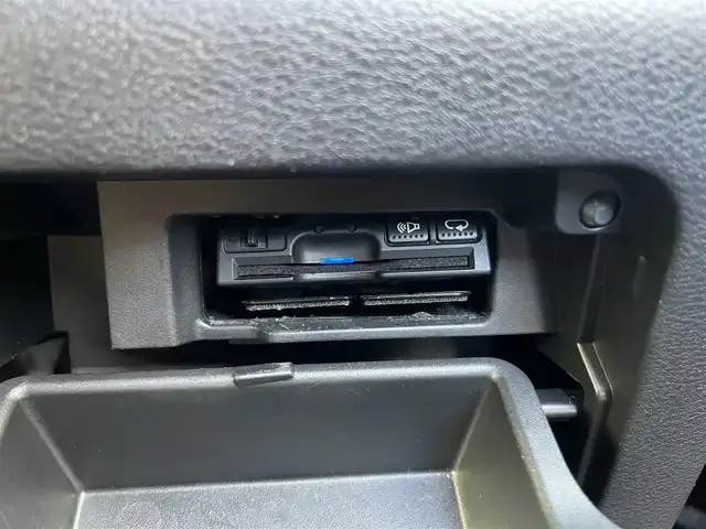 日産 セレナ ハイウェイスター Vセレクション 高知県 2017(平29)年 6.9万km ダイヤモンドブラック 純正11インチナビ/ETC/Bluetooth接続/全方位カメラ/フロアマット/純正16インチアルミホイール/両側パワースライドドア/クルーズコントロール/コーナーセンサー/カーテンエアバッグ/オートLEDヘッドライト/横滑り防止装置/盗難防止装置/運転席＋助手席エアバッグ