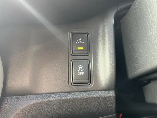 日産 セレナ ハイウェイスター Vセレクション 高知県 2017(平29)年 6.9万km ダイヤモンドブラック 純正11インチナビ/ETC/Bluetooth接続/全方位カメラ/フロアマット/純正16インチアルミホイール/両側パワースライドドア/クルーズコントロール/コーナーセンサー/カーテンエアバッグ/オートLEDヘッドライト/横滑り防止装置/盗難防止装置/運転席＋助手席エアバッグ