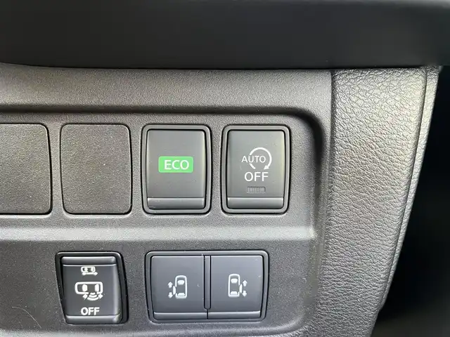 日産 セレナ ハイウェイスター Vセレクション 高知県 2017(平29)年 6.9万km ダイヤモンドブラック 純正11インチナビ/ETC/Bluetooth接続/全方位カメラ/フロアマット/純正16インチアルミホイール/両側パワースライドドア/クルーズコントロール/コーナーセンサー/カーテンエアバッグ/オートLEDヘッドライト/横滑り防止装置/盗難防止装置/運転席＋助手席エアバッグ