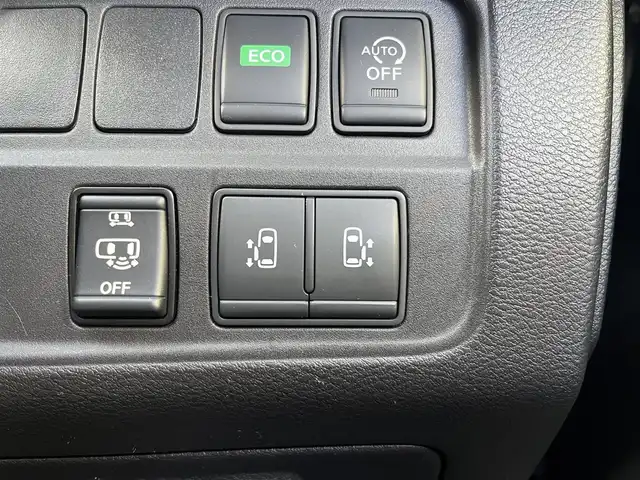 日産 セレナ ハイウェイスター Vセレクション 高知県 2017(平29)年 6.9万km ダイヤモンドブラック 純正11インチナビ/ETC/Bluetooth接続/全方位カメラ/フロアマット/純正16インチアルミホイール/両側パワースライドドア/クルーズコントロール/コーナーセンサー/カーテンエアバッグ/オートLEDヘッドライト/横滑り防止装置/盗難防止装置/運転席＋助手席エアバッグ