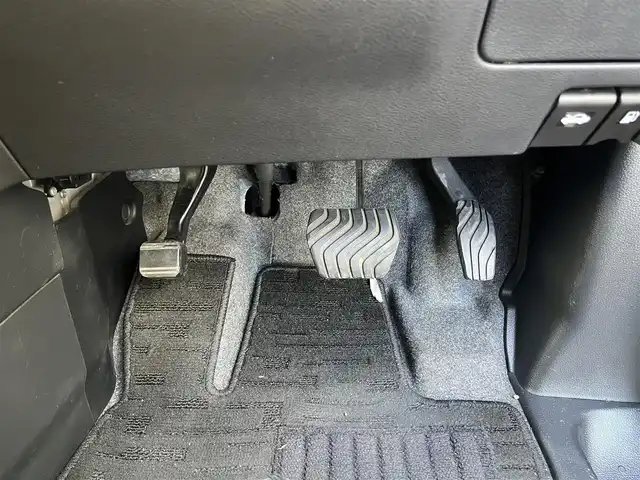 日産 セレナ ハイウェイスター Vセレクション 高知県 2017(平29)年 6.9万km ダイヤモンドブラック 純正11インチナビ/ETC/Bluetooth接続/全方位カメラ/フロアマット/純正16インチアルミホイール/両側パワースライドドア/クルーズコントロール/コーナーセンサー/カーテンエアバッグ/オートLEDヘッドライト/横滑り防止装置/盗難防止装置/運転席＋助手席エアバッグ