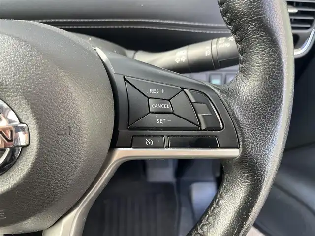 日産 セレナ ハイウェイスター Vセレクション 高知県 2017(平29)年 6.9万km ダイヤモンドブラック 純正11インチナビ/ETC/Bluetooth接続/全方位カメラ/フロアマット/純正16インチアルミホイール/両側パワースライドドア/クルーズコントロール/コーナーセンサー/カーテンエアバッグ/オートLEDヘッドライト/横滑り防止装置/盗難防止装置/運転席＋助手席エアバッグ