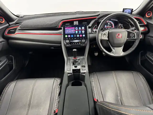ホンダ シビック ハッチバック ホンダセンシング 福岡県 2018(平30)年 8.4万km ホワイトオーキッドパール 社外ディスプレイオーディオ／バックカメラ　/デジタルルームミラー　/ビルトインＥＴＣ　/前後ドラレコ　/アダプティブクルコン　/衝突軽減ブレーキ　/レーンキープ　/シートヒーター　/純正１８インチＡＷ　/リアスポイラー　/ＬＥＤヘッドライト
