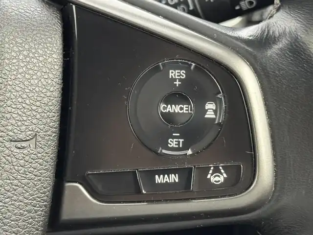 ホンダ シビック ハッチバック ホンダセンシング 福岡県 2018(平30)年 8.4万km ホワイトオーキッドパール 社外ディスプレイオーディオ／バックカメラ　/デジタルルームミラー　/ビルトインＥＴＣ　/前後ドラレコ　/アダプティブクルコン　/衝突軽減ブレーキ　/レーンキープ　/シートヒーター　/純正１８インチＡＷ　/リアスポイラー　/ＬＥＤヘッドライト