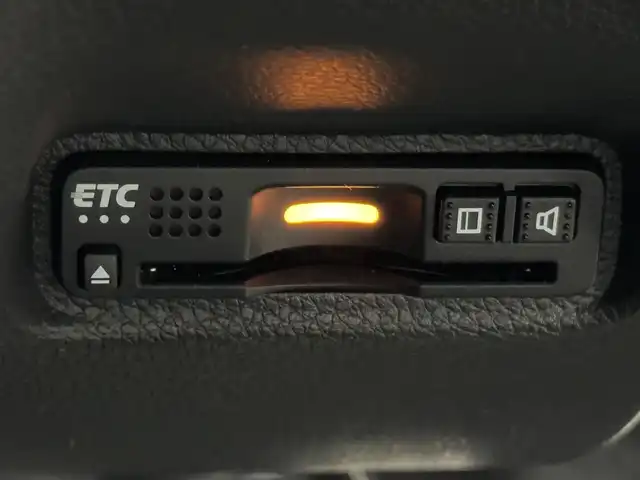 ホンダ シビック ハッチバック ホンダセンシング 福岡県 2018(平30)年 8.4万km ホワイトオーキッドパール 社外ディスプレイオーディオ／バックカメラ　/デジタルルームミラー　/ビルトインＥＴＣ　/前後ドラレコ　/アダプティブクルコン　/衝突軽減ブレーキ　/レーンキープ　/シートヒーター　/純正１８インチＡＷ　/リアスポイラー　/ＬＥＤヘッドライト
