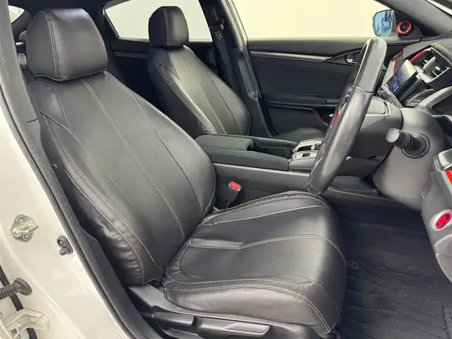 ホンダ シビック ハッチバック ホンダセンシング 福岡県 2018(平30)年 8.4万km ホワイトオーキッドパール 社外ディスプレイオーディオ／バックカメラ　/デジタルルームミラー　/ビルトインＥＴＣ　/前後ドラレコ　/アダプティブクルコン　/衝突軽減ブレーキ　/レーンキープ　/シートヒーター　/純正１８インチＡＷ　/リアスポイラー　/ＬＥＤヘッドライト
