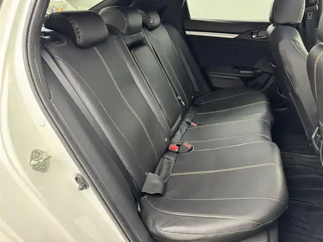 ホンダ シビック ハッチバック ホンダセンシング 福岡県 2018(平30)年 8.4万km ホワイトオーキッドパール 社外ディスプレイオーディオ／バックカメラ　/デジタルルームミラー　/ビルトインＥＴＣ　/前後ドラレコ　/アダプティブクルコン　/衝突軽減ブレーキ　/レーンキープ　/シートヒーター　/純正１８インチＡＷ　/リアスポイラー　/ＬＥＤヘッドライト