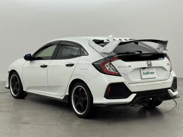 ホンダ シビック ハッチバック ホンダセンシング 福岡県 2018(平30)年 8.4万km ホワイトオーキッドパール 社外ディスプレイオーディオ／バックカメラ　/デジタルルームミラー　/ビルトインＥＴＣ　/前後ドラレコ　/アダプティブクルコン　/衝突軽減ブレーキ　/レーンキープ　/シートヒーター　/純正１８インチＡＷ　/リアスポイラー　/ＬＥＤヘッドライト