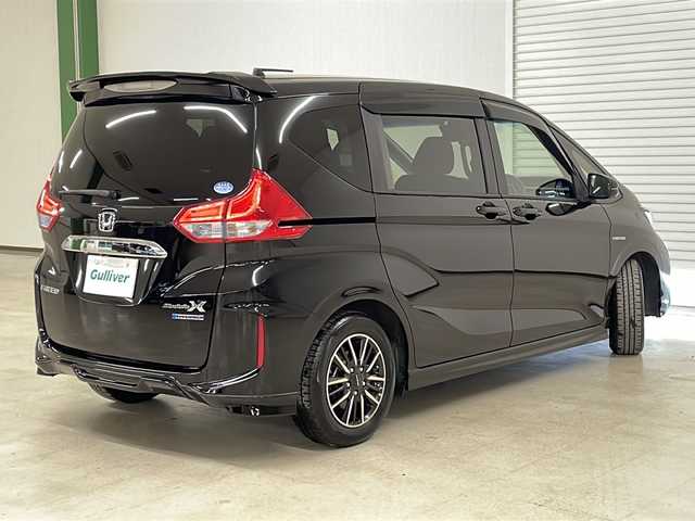ホンダ フリード ハイブリット モデューロX ホンダセンシング 熊本県 2019(平31)年 2.3万km プレミアムスパークルブラックパール 純正ナビ（ラジオ、フルセグ、BT、CD、DVD、SD）/純正フリップダウン/ETC/ドライブレコーダー/レーダークルーズコントロール/ステアリングリモコン/両側パワスラ/バックカメラ/レーンキープ/横滑り防止/オートライト/リアサンシェード/フロアマット/ドアバイザー/プッシュスタート/スマートキー