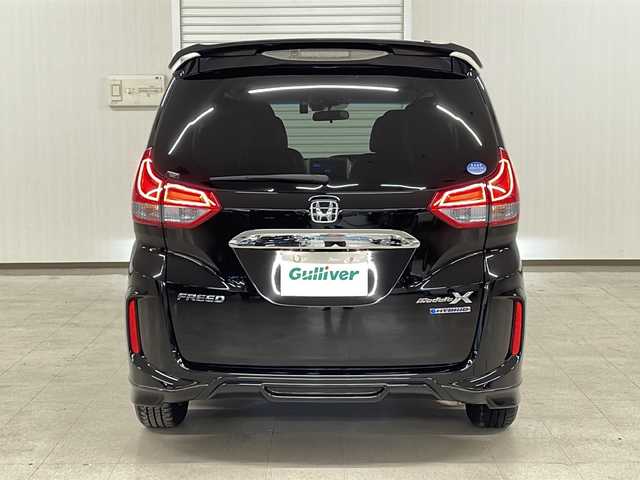 ホンダ フリード ハイブリット モデューロX ホンダセンシング 熊本県 2019(平31)年 2.3万km プレミアムスパークルブラックパール 純正ナビ（ラジオ、フルセグ、BT、CD、DVD、SD）/純正フリップダウン/ETC/ドライブレコーダー/レーダークルーズコントロール/ステアリングリモコン/両側パワスラ/バックカメラ/レーンキープ/横滑り防止/オートライト/リアサンシェード/フロアマット/ドアバイザー/プッシュスタート/スマートキー