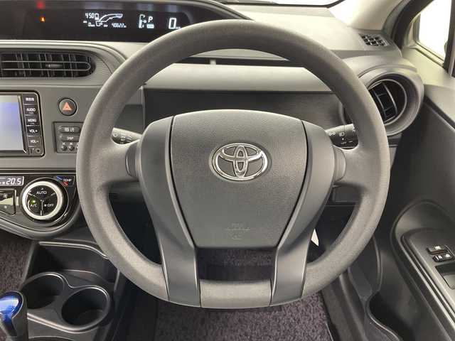 トヨタ アクア L 岐阜県 2021(令3)年 4.1万km ブラックマイカ 純正SDナビ(NSCN-W69)/CD/DVD/Bluetooth/フルセグTV/ビルトインETC/LEDヘッドライト/純正フロアマット/電動格納ミラー/スペアキー/運転席＋助手席パワーウィンドウ/トノカバー/横滑り防止/オートエアコン/ヘッドライトレベライザー