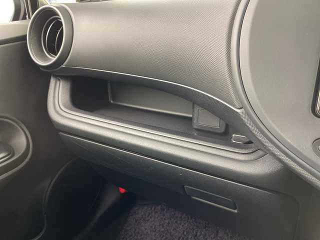 トヨタ アクア L 岐阜県 2021(令3)年 4.1万km ブラックマイカ 純正SDナビ(NSCN-W69)/CD/DVD/Bluetooth/フルセグTV/ビルトインETC/LEDヘッドライト/純正フロアマット/電動格納ミラー/スペアキー/運転席＋助手席パワーウィンドウ/トノカバー/横滑り防止/オートエアコン/ヘッドライトレベライザー