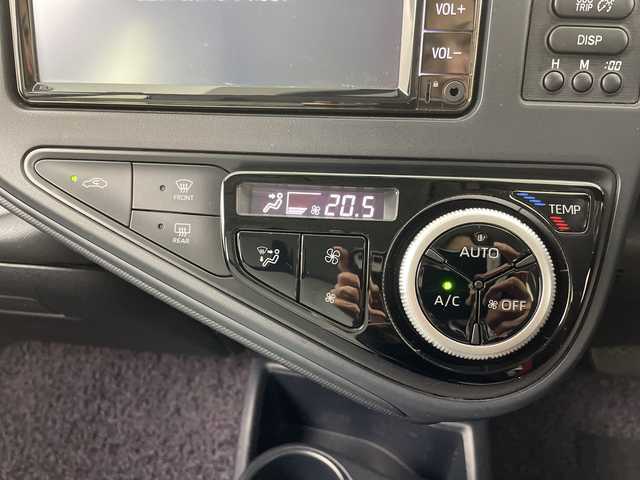 トヨタ アクア L 岐阜県 2021(令3)年 4.1万km ブラックマイカ 純正SDナビ(NSCN-W69)/CD/DVD/Bluetooth/フルセグTV/ビルトインETC/LEDヘッドライト/純正フロアマット/電動格納ミラー/スペアキー/運転席＋助手席パワーウィンドウ/トノカバー/横滑り防止/オートエアコン/ヘッドライトレベライザー