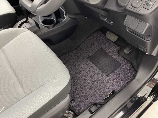 トヨタ アクア L 岐阜県 2021(令3)年 4.1万km ブラックマイカ 純正SDナビ(NSCN-W69)/CD/DVD/Bluetooth/フルセグTV/ビルトインETC/LEDヘッドライト/純正フロアマット/電動格納ミラー/スペアキー/運転席＋助手席パワーウィンドウ/トノカバー/横滑り防止/オートエアコン/ヘッドライトレベライザー