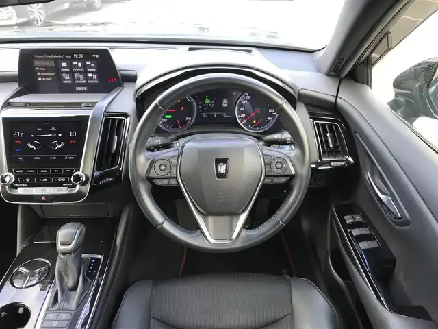 トヨタ クラウン ハイブリッド S スポーツスタイル 鳥取県 2020(令2)年 3万km プレシャスブラックパール 純正8インチディスプレイオーディオ/（ナビ/フルセグ/DVD/CD/BT/Miracast）/パノラミックビューモニター/トヨタセーフティセンス/レーダークルーズコントロール/レーンキープアシスト/前後クリアランスソナー/インテリジェントパーキングアシスト/ブラインドスポットモニター/ヘッドアップディスプレイ/ハーフレザーシート/前席パワーシート/前席シートヒーター/ステアリングヒーター/ETC2.0/LEDヘットライト/純正18インチアルミホイール/プッシュエンジンスタート/フロアマット・ドアバイザー