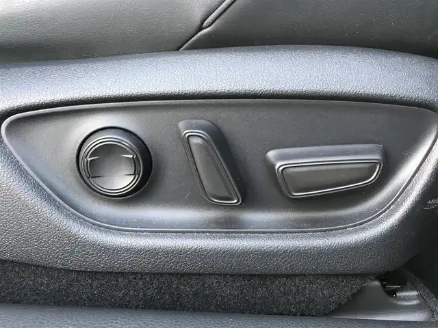 トヨタ クラウン ハイブリッド S スポーツスタイル 鳥取県 2020(令2)年 3万km プレシャスブラックパール 純正8インチディスプレイオーディオ/（ナビ/フルセグ/DVD/CD/BT/Miracast）/パノラミックビューモニター/トヨタセーフティセンス/レーダークルーズコントロール/レーンキープアシスト/前後クリアランスソナー/インテリジェントパーキングアシスト/ブラインドスポットモニター/ヘッドアップディスプレイ/ハーフレザーシート/前席パワーシート/前席シートヒーター/ステアリングヒーター/ETC2.0/LEDヘットライト/純正18インチアルミホイール/プッシュエンジンスタート/フロアマット・ドアバイザー