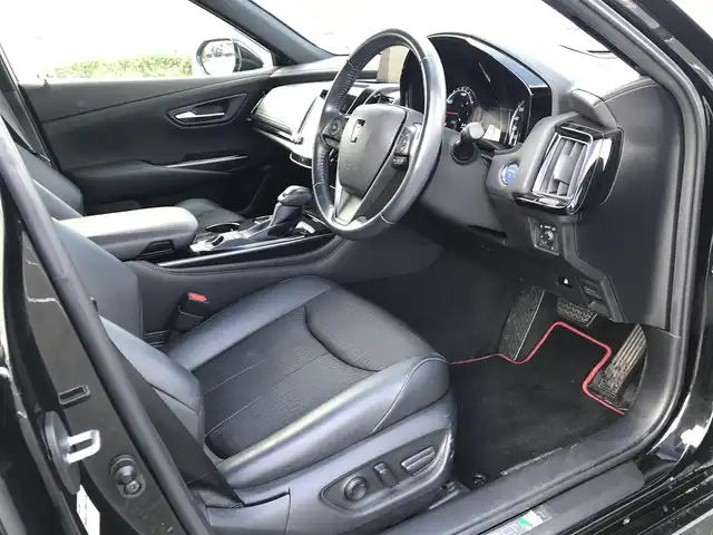 トヨタ クラウン ハイブリッド S スポーツスタイル 鳥取県 2020(令2)年 3万km プレシャスブラックパール 純正8インチディスプレイオーディオ/（ナビ/フルセグ/DVD/CD/BT/Miracast）/パノラミックビューモニター/トヨタセーフティセンス/レーダークルーズコントロール/レーンキープアシスト/前後クリアランスソナー/インテリジェントパーキングアシスト/ブラインドスポットモニター/ヘッドアップディスプレイ/ハーフレザーシート/前席パワーシート/前席シートヒーター/ステアリングヒーター/ETC2.0/LEDヘットライト/純正18インチアルミホイール/プッシュエンジンスタート/フロアマット・ドアバイザー