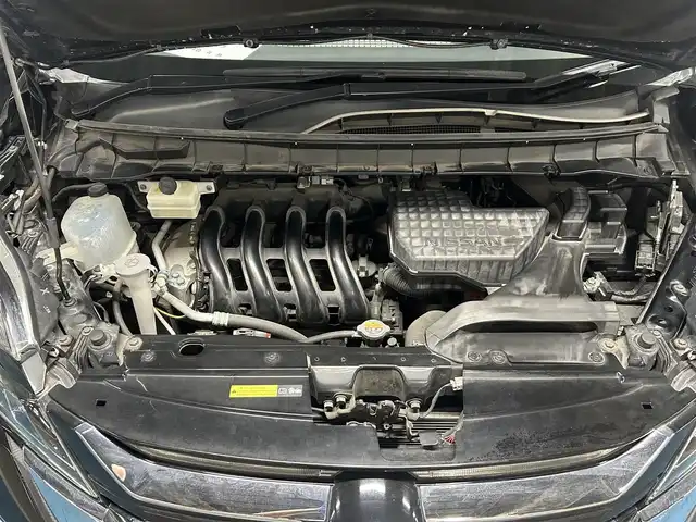 日産 セレナ ハイウェイスター Vセレクション 佐賀県 2017(平29)年 8.6万km ダイヤモンドブラック 禁煙車/純正9インチナビ(MM517D-L)/(CD/DVD/フルセグTV/Bluetooth/Blu-ray）/純正後席モニター/衝突軽減ブレーキ/横滑り防止/レーンキープアシスト/純正ドライブレコーダー/オートライト/バックカメラ/純正フロアマット/両側電動スライドドア/純正16インチアルミホイール