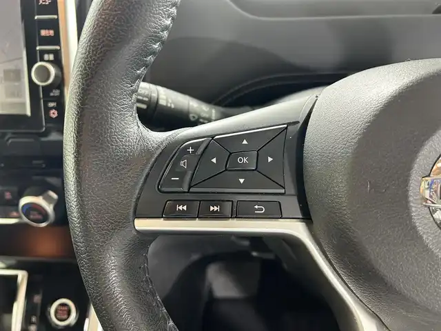 日産 セレナ ハイウェイスター Vセレクション 佐賀県 2017(平29)年 8.6万km ダイヤモンドブラック 禁煙車/純正9インチナビ(MM517D-L)/(CD/DVD/フルセグTV/Bluetooth/Blu-ray）/純正後席モニター/衝突軽減ブレーキ/横滑り防止/レーンキープアシスト/純正ドライブレコーダー/オートライト/バックカメラ/純正フロアマット/両側電動スライドドア/純正16インチアルミホイール