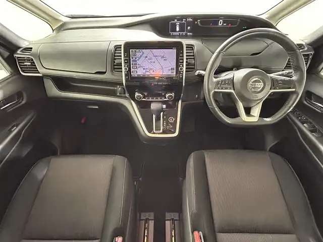 日産 セレナ ハイウェイスター Vセレクション 佐賀県 2017(平29)年 8.6万km ダイヤモンドブラック 禁煙車/純正9インチナビ(MM517D-L)/(CD/DVD/フルセグTV/Bluetooth/Blu-ray）/純正後席モニター/衝突軽減ブレーキ/横滑り防止/レーンキープアシスト/純正ドライブレコーダー/オートライト/バックカメラ/純正フロアマット/両側電動スライドドア/純正16インチアルミホイール