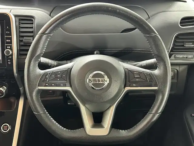 日産 セレナ ハイウェイスター Vセレクション 佐賀県 2017(平29)年 8.6万km ダイヤモンドブラック 禁煙車/純正9インチナビ(MM517D-L)/(CD/DVD/フルセグTV/Bluetooth/Blu-ray）/純正後席モニター/衝突軽減ブレーキ/横滑り防止/レーンキープアシスト/純正ドライブレコーダー/オートライト/バックカメラ/純正フロアマット/両側電動スライドドア/純正16インチアルミホイール