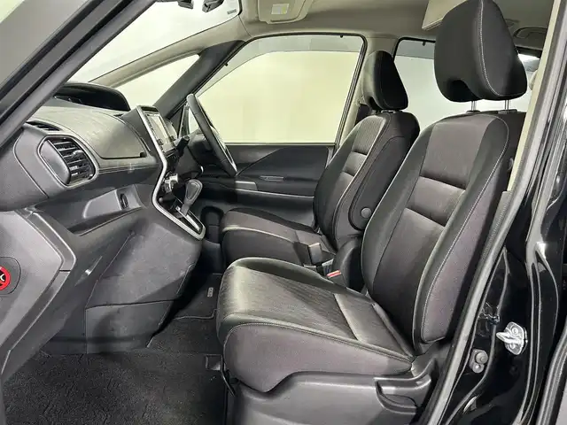 日産 セレナ ハイウェイスター Vセレクション 佐賀県 2017(平29)年 8.6万km ダイヤモンドブラック 禁煙車/純正9インチナビ(MM517D-L)/(CD/DVD/フルセグTV/Bluetooth/Blu-ray）/純正後席モニター/衝突軽減ブレーキ/横滑り防止/レーンキープアシスト/純正ドライブレコーダー/オートライト/バックカメラ/純正フロアマット/両側電動スライドドア/純正16インチアルミホイール