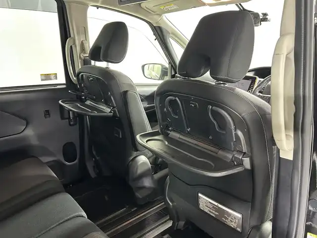 日産 セレナ ハイウェイスター Vセレクション 佐賀県 2017(平29)年 8.6万km ダイヤモンドブラック 禁煙車/純正9インチナビ(MM517D-L)/(CD/DVD/フルセグTV/Bluetooth/Blu-ray）/純正後席モニター/衝突軽減ブレーキ/横滑り防止/レーンキープアシスト/純正ドライブレコーダー/オートライト/バックカメラ/純正フロアマット/両側電動スライドドア/純正16インチアルミホイール