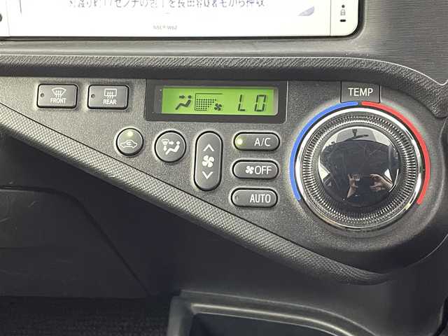 トヨタ アクア G 熊本県 2013(平25)年 5.1万km ブラックマイカ 純正ナビNSCP-W62（ＣＤ・ワンセグ・ＢＴ）/バックカメラ　/社外前後ドライブレコーダー　/前席シートヒーター/横滑り防止　/純正フロアマット　/純正１５インチＡＷ　/オートライト　/フォグランプ　/スマートキー　/プッシュスタート