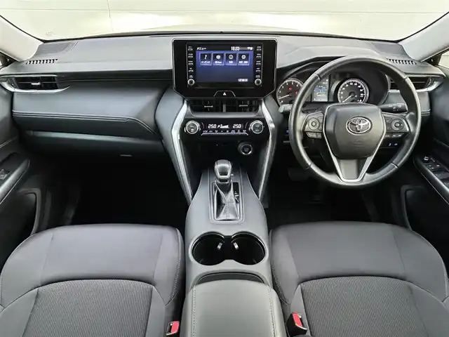 トヨタ ハリアー S 茨城県 2022(令4)年 1.9万km ブラック 純正マルチメディア/・Bluetooth接続/・CDチェンジャー/・USB入力端子/バックガイドモニター/トヨタセーフティセンス/レーダークルーズコントロール/ビルトインETC/LEDオートマチックハイビーム/パドルシフト/純正１７インチアルミホイール/純正フロアマット/レーントレーシングアシスト/アダプティブハイビームシステム
