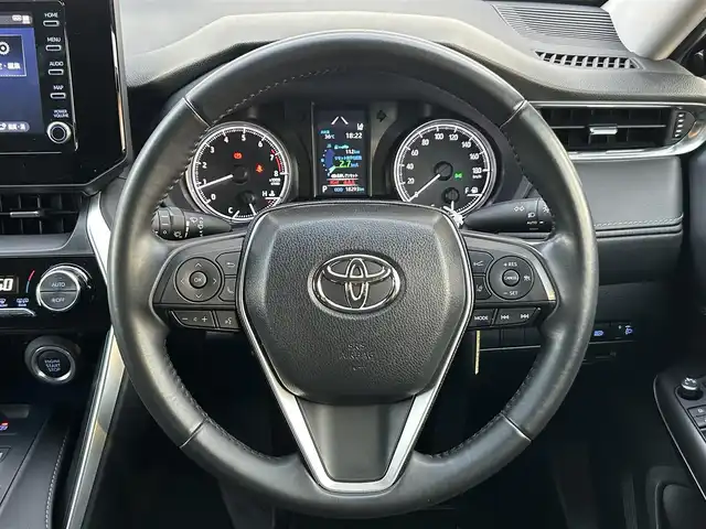 トヨタ ハリアー S 茨城県 2022(令4)年 1.9万km ブラック 純正マルチメディア/・Bluetooth接続/・CDチェンジャー/・USB入力端子/バックガイドモニター/トヨタセーフティセンス/レーダークルーズコントロール/ビルトインETC/LEDオートマチックハイビーム/パドルシフト/純正１７インチアルミホイール/純正フロアマット/レーントレーシングアシスト/アダプティブハイビームシステム