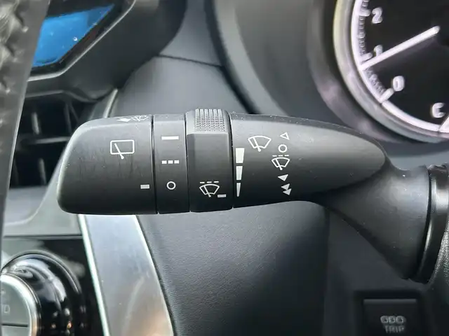 トヨタ ハリアー S 茨城県 2022(令4)年 1.9万km ブラック 純正マルチメディア/・Bluetooth接続/・CDチェンジャー/・USB入力端子/バックガイドモニター/トヨタセーフティセンス/レーダークルーズコントロール/ビルトインETC/LEDオートマチックハイビーム/パドルシフト/純正１７インチアルミホイール/純正フロアマット/レーントレーシングアシスト/アダプティブハイビームシステム