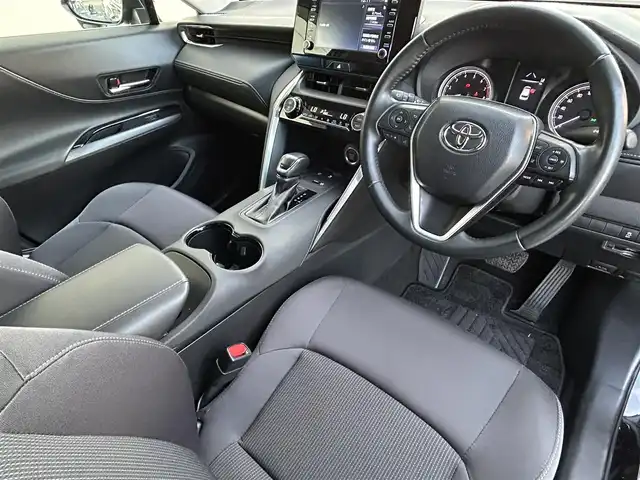 トヨタ ハリアー S 茨城県 2022(令4)年 1.9万km ブラック 純正マルチメディア/・Bluetooth接続/・CDチェンジャー/・USB入力端子/バックガイドモニター/トヨタセーフティセンス/レーダークルーズコントロール/ビルトインETC/LEDオートマチックハイビーム/パドルシフト/純正１７インチアルミホイール/純正フロアマット/レーントレーシングアシスト/アダプティブハイビームシステム