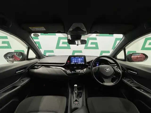 トヨタ Ｃ－ＨＲ S LEDパッケージ 鹿児島県 2018(平30)年 4.9万km ブラック/センシュアルレッドマイカ 2トーン 純正ナビ/(フルセグTV/Bluetooth/DVD/CD)/バックカメラ/Toyota Safety Sense/　・プリクラッシュセーフティ/　・レーンディパーチャーアラート（ステアリング制御機能付）/　・オートマチックハイビーム/　・レーダークルーズコントロール/電動パーキングブレーキ/ブレーキホールド/ドライブレコーダー/ETC/LEDヘッドライト/LEDシーケンシャルフロントターンランプ/純正アルミホイール/純正フロアマット