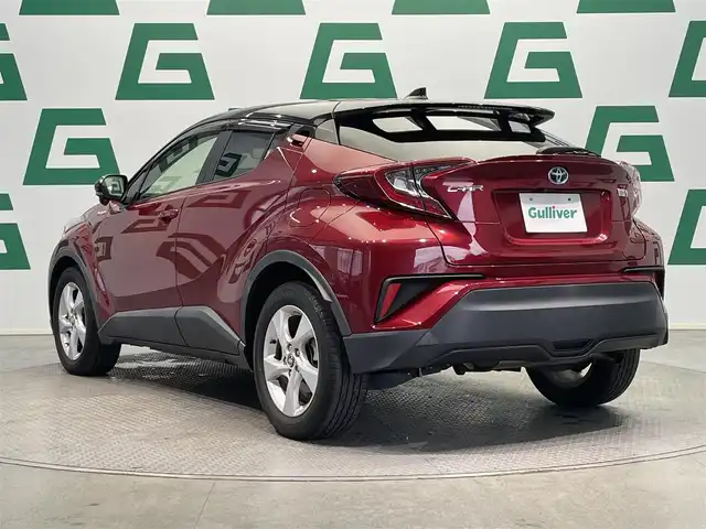 トヨタ Ｃ－ＨＲ S LEDパッケージ 鹿児島県 2018(平30)年 4.9万km ブラック/センシュアルレッドマイカ 2トーン 純正ナビ/(フルセグTV/Bluetooth/DVD/CD)/バックカメラ/Toyota Safety Sense/　・プリクラッシュセーフティ/　・レーンディパーチャーアラート（ステアリング制御機能付）/　・オートマチックハイビーム/　・レーダークルーズコントロール/電動パーキングブレーキ/ブレーキホールド/ドライブレコーダー/ETC/LEDヘッドライト/LEDシーケンシャルフロントターンランプ/純正アルミホイール/純正フロアマット
