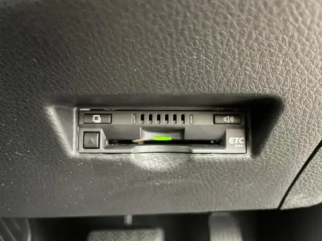 トヨタ Ｃ－ＨＲ S LEDパッケージ 鹿児島県 2018(平30)年 4.9万km ブラック/センシュアルレッドマイカ 2トーン 純正ナビ/(フルセグTV/Bluetooth/DVD/CD)/バックカメラ/Toyota Safety Sense/　・プリクラッシュセーフティ/　・レーンディパーチャーアラート（ステアリング制御機能付）/　・オートマチックハイビーム/　・レーダークルーズコントロール/電動パーキングブレーキ/ブレーキホールド/ドライブレコーダー/ETC/LEDヘッドライト/LEDシーケンシャルフロントターンランプ/純正アルミホイール/純正フロアマット