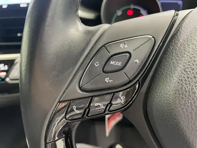 トヨタ Ｃ－ＨＲ S LEDパッケージ 鹿児島県 2018(平30)年 4.9万km ブラック/センシュアルレッドマイカ 2トーン 純正ナビ/(フルセグTV/Bluetooth/DVD/CD)/バックカメラ/Toyota Safety Sense/　・プリクラッシュセーフティ/　・レーンディパーチャーアラート（ステアリング制御機能付）/　・オートマチックハイビーム/　・レーダークルーズコントロール/電動パーキングブレーキ/ブレーキホールド/ドライブレコーダー/ETC/LEDヘッドライト/LEDシーケンシャルフロントターンランプ/純正アルミホイール/純正フロアマット