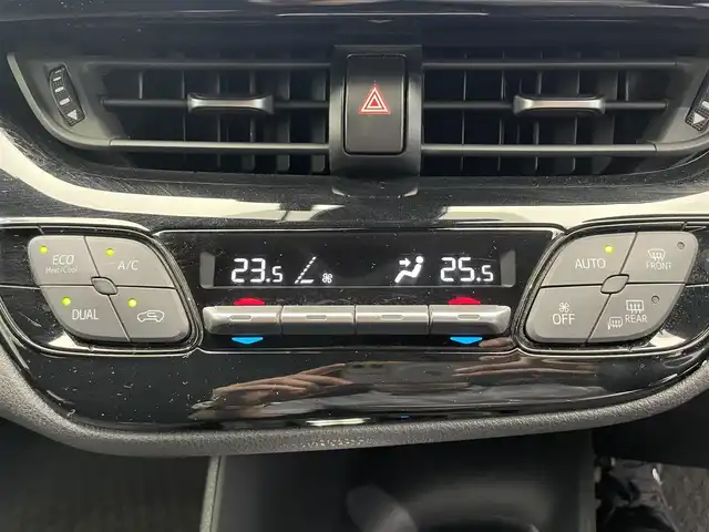 トヨタ Ｃ－ＨＲ S LEDパッケージ 鹿児島県 2018(平30)年 4.9万km ブラック/センシュアルレッドマイカ 2トーン 純正ナビ/(フルセグTV/Bluetooth/DVD/CD)/バックカメラ/Toyota Safety Sense/　・プリクラッシュセーフティ/　・レーンディパーチャーアラート（ステアリング制御機能付）/　・オートマチックハイビーム/　・レーダークルーズコントロール/電動パーキングブレーキ/ブレーキホールド/ドライブレコーダー/ETC/LEDヘッドライト/LEDシーケンシャルフロントターンランプ/純正アルミホイール/純正フロアマット