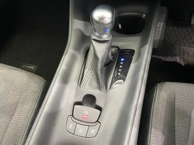 トヨタ Ｃ－ＨＲ S LEDパッケージ 鹿児島県 2018(平30)年 4.9万km ブラック/センシュアルレッドマイカ 2トーン 純正ナビ/(フルセグTV/Bluetooth/DVD/CD)/バックカメラ/Toyota Safety Sense/　・プリクラッシュセーフティ/　・レーンディパーチャーアラート（ステアリング制御機能付）/　・オートマチックハイビーム/　・レーダークルーズコントロール/電動パーキングブレーキ/ブレーキホールド/ドライブレコーダー/ETC/LEDヘッドライト/LEDシーケンシャルフロントターンランプ/純正アルミホイール/純正フロアマット