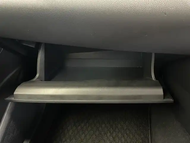 トヨタ Ｃ－ＨＲ S LEDパッケージ 鹿児島県 2018(平30)年 4.9万km ブラック/センシュアルレッドマイカ 2トーン 純正ナビ/(フルセグTV/Bluetooth/DVD/CD)/バックカメラ/Toyota Safety Sense/　・プリクラッシュセーフティ/　・レーンディパーチャーアラート（ステアリング制御機能付）/　・オートマチックハイビーム/　・レーダークルーズコントロール/電動パーキングブレーキ/ブレーキホールド/ドライブレコーダー/ETC/LEDヘッドライト/LEDシーケンシャルフロントターンランプ/純正アルミホイール/純正フロアマット