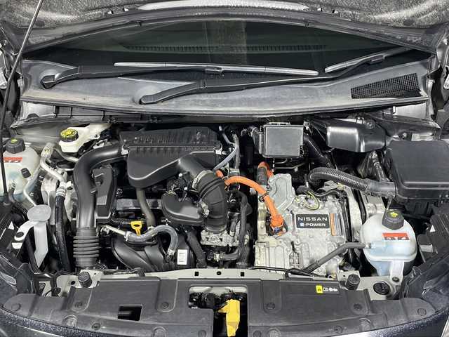 日産 ノート X 沖縄県 2023(令5)年 5.4万km ダークメタルグレー 禁煙車/県外仕入れ/純正９インチナビ/・Ｂｌｕｅｔｏｏｔｈ・フルセグＴＶ/アラウンドビューカメラ/バックカメラ/インテリジェントルームミラー/置くだけ充電/プロパイロット/ビルトインＥＴＣ/スマートキー/取扱説明書/スペアキー