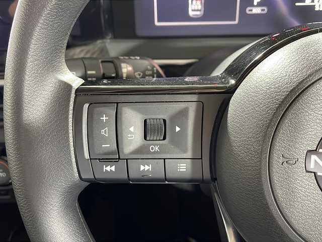 日産 ノート X 沖縄県 2023(令5)年 5.4万km ダークメタルグレー 禁煙車/県外仕入れ/純正９インチナビ/・Ｂｌｕｅｔｏｏｔｈ・フルセグＴＶ/アラウンドビューカメラ/バックカメラ/インテリジェントルームミラー/置くだけ充電/プロパイロット/ビルトインＥＴＣ/スマートキー/取扱説明書/スペアキー