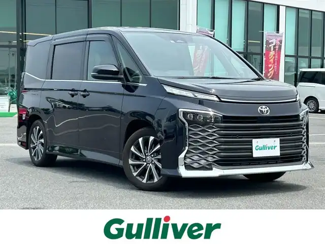 トヨタ ヴォクシー S－Z 奈良県 2022(令4)年 0.5万km スパークリングブラックパールクリスタルシャイン 両側パワースライドドア/純正ナビ(フルセグTV/CD/DVD/AM・FM/BT/HDMI)/バックカメラ/ビルトインETC2.0/シートヒーター(D/N席)/ToyotaSafetySense/プリクラッシュセーフティ/レーントレーシングアシスト/クルーズコントロール/ロードサインアシスト/ドライバー異常時対応システム/プロアクティブドライビングアシスト/発進遅れ告知機能/緊急時操舵支援/フロントクロストラフィックアラート/レーンチェンジアシスト/オートブレーキホールド/純正17インチアルミホイール/純正フロアマット/スペアキー