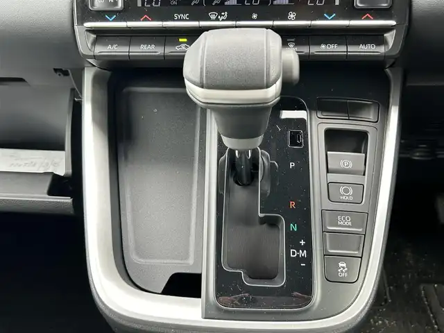 トヨタ ヴォクシー S－Z 奈良県 2022(令4)年 0.5万km スパークリングブラックパールクリスタルシャイン 両側パワースライドドア/純正ナビ(フルセグTV/CD/DVD/AM・FM/BT/HDMI)/バックカメラ/ビルトインETC2.0/シートヒーター(D/N席)/ToyotaSafetySense/プリクラッシュセーフティ/レーントレーシングアシスト/クルーズコントロール/ロードサインアシスト/ドライバー異常時対応システム/プロアクティブドライビングアシスト/発進遅れ告知機能/緊急時操舵支援/フロントクロストラフィックアラート/レーンチェンジアシスト/オートブレーキホールド/純正17インチアルミホイール/純正フロアマット/スペアキー
