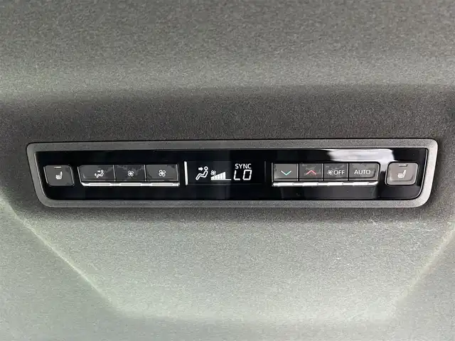 トヨタ ヴォクシー S－Z 奈良県 2022(令4)年 0.5万km スパークリングブラックパールクリスタルシャイン 両側パワースライドドア/純正ナビ(フルセグTV/CD/DVD/AM・FM/BT/HDMI)/バックカメラ/ビルトインETC2.0/シートヒーター(D/N席)/ToyotaSafetySense/プリクラッシュセーフティ/レーントレーシングアシスト/クルーズコントロール/ロードサインアシスト/ドライバー異常時対応システム/プロアクティブドライビングアシスト/発進遅れ告知機能/緊急時操舵支援/フロントクロストラフィックアラート/レーンチェンジアシスト/オートブレーキホールド/純正17インチアルミホイール/純正フロアマット/スペアキー