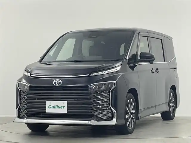トヨタ ヴォクシー ハイブリッド S－Z 埼玉県 2022(令4)年 4.5万km グリッターブラックガラスフレーク 純正ナビ　ＣＤ／ＤＶＤ　純正１４型後席モニター　オットマン 100V電源 シートヒーター　電動リアゲート　両側パワースライドドア　ハーフレザーシート　レーダークルーズコントロール　ビルトインＥＴＣ